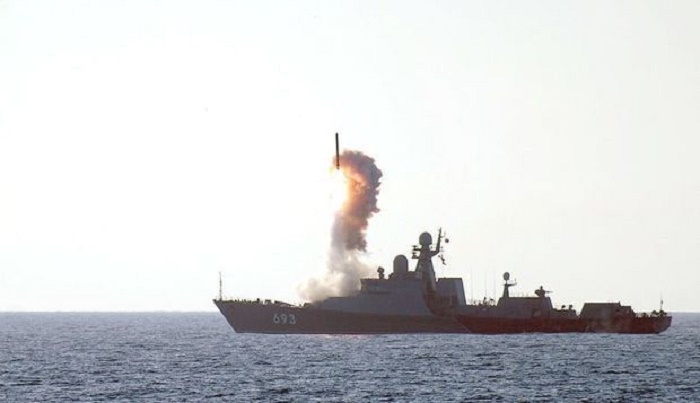 Incendie dans un navire russe à la mer Caspienne, les hélicoptères impliqués sur la scène